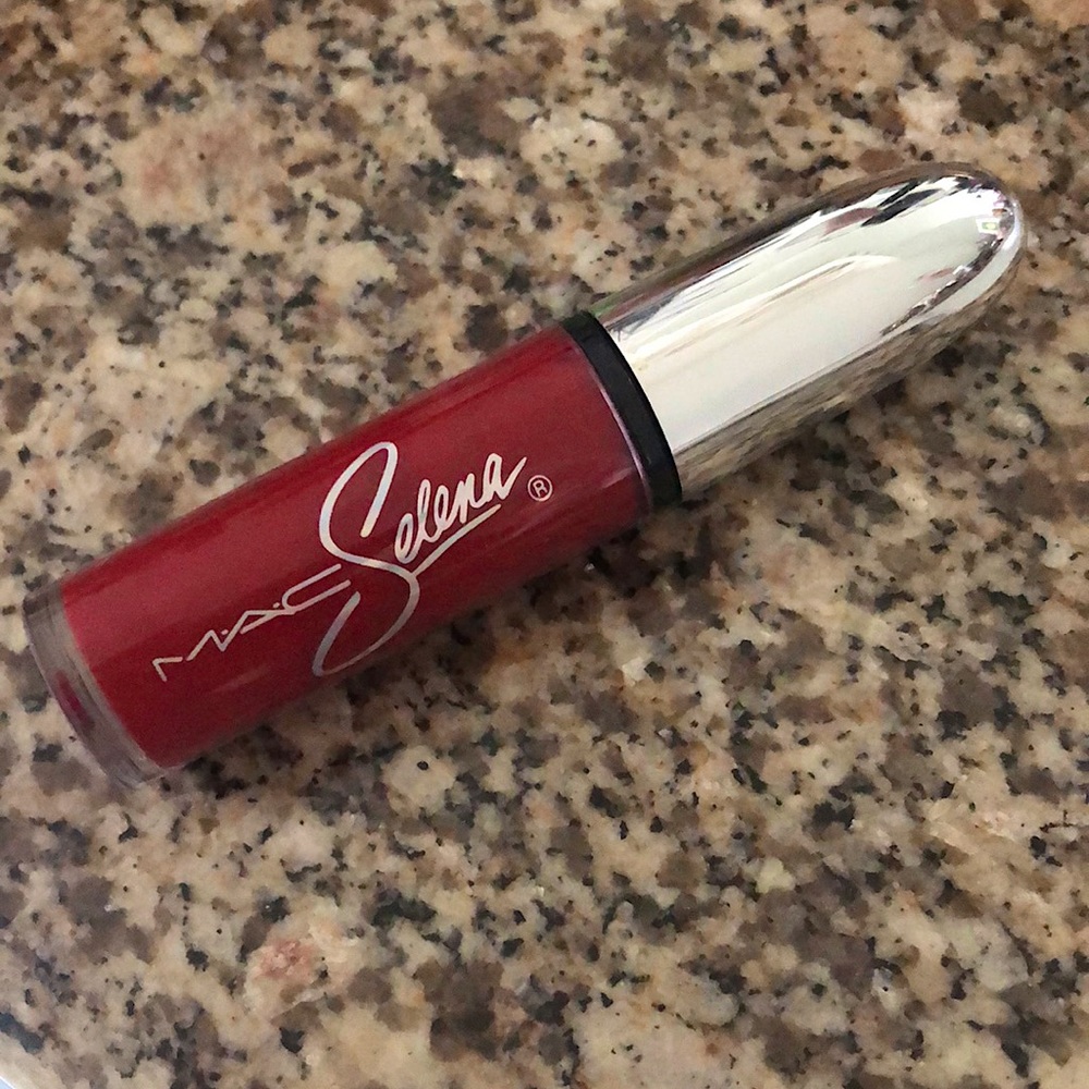 “Siempre Selena” liquid lip